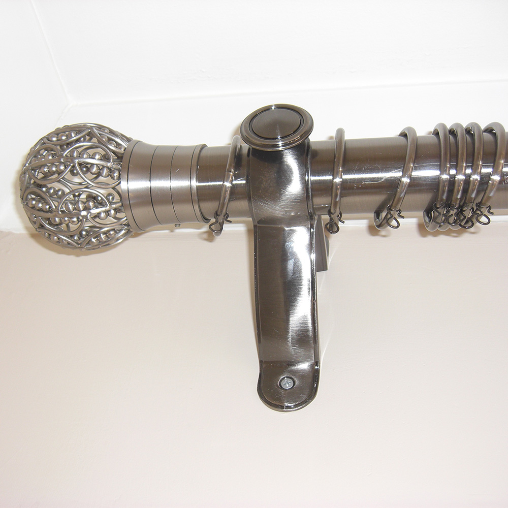 bay curtain pole